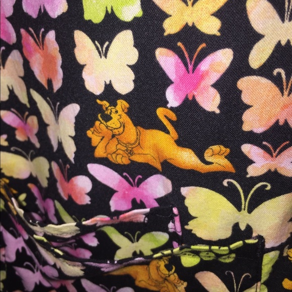 Scooby-Doo scrub top v -neck - Picture 3 of 8